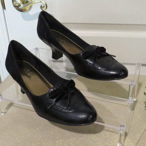 NWOT Life Stride Wingtip Oxford Heels SZ 9